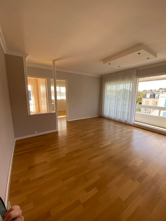 LOCATION A L"ANNEE - T3 Vue mer depuis le balcon LOCATION A L"ANNEE - T3 Vue mer depuis le balcon